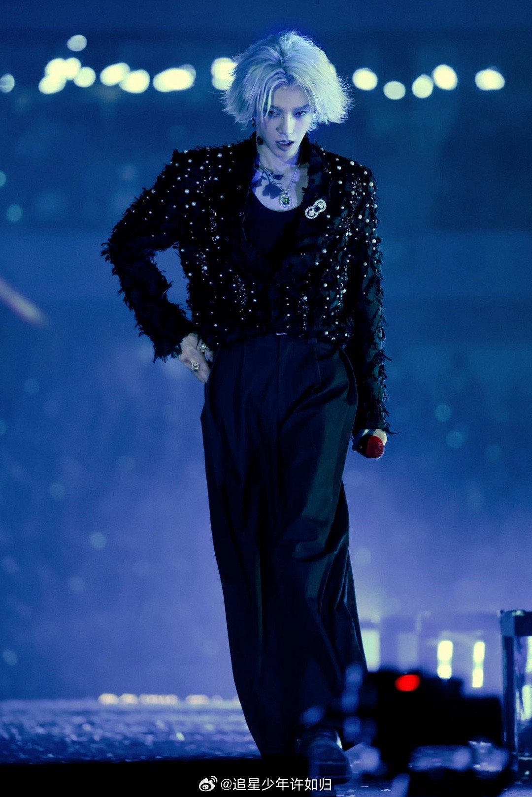 华晨宇演唱会连续12年票价未涨 演唱会票价不涨这事，他坚持了十二年。抚仙湖站官宣