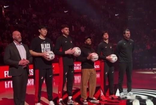 今年开拓者队拥有四位全明星球员，联盟入选全明星球员最多的球队，杨瀚森第一年就入选