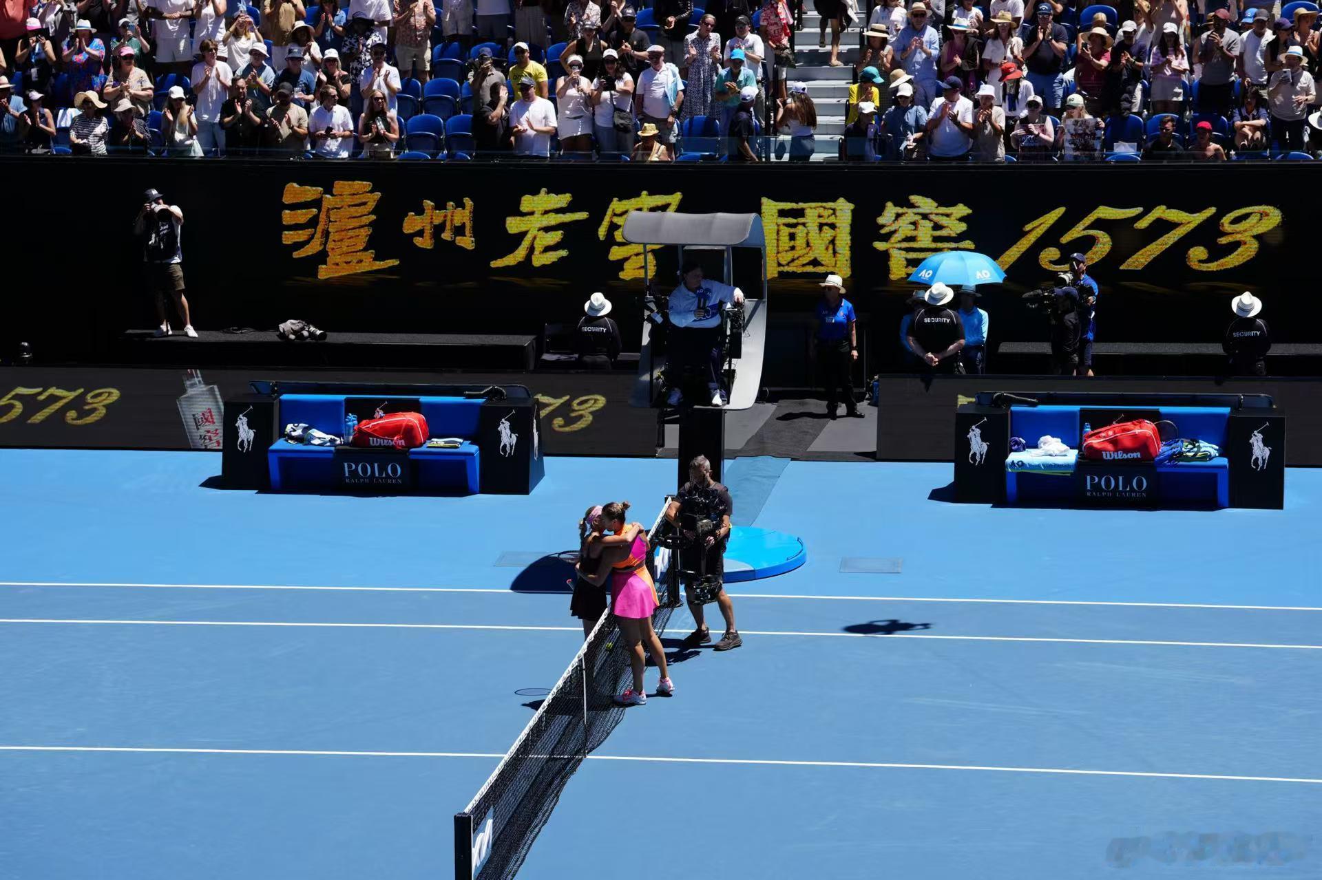 赛后在网前二人拥抱时，萨巴伦卡对波塔波娃耳语:“你比上回咱俩交手时打得好太多了!