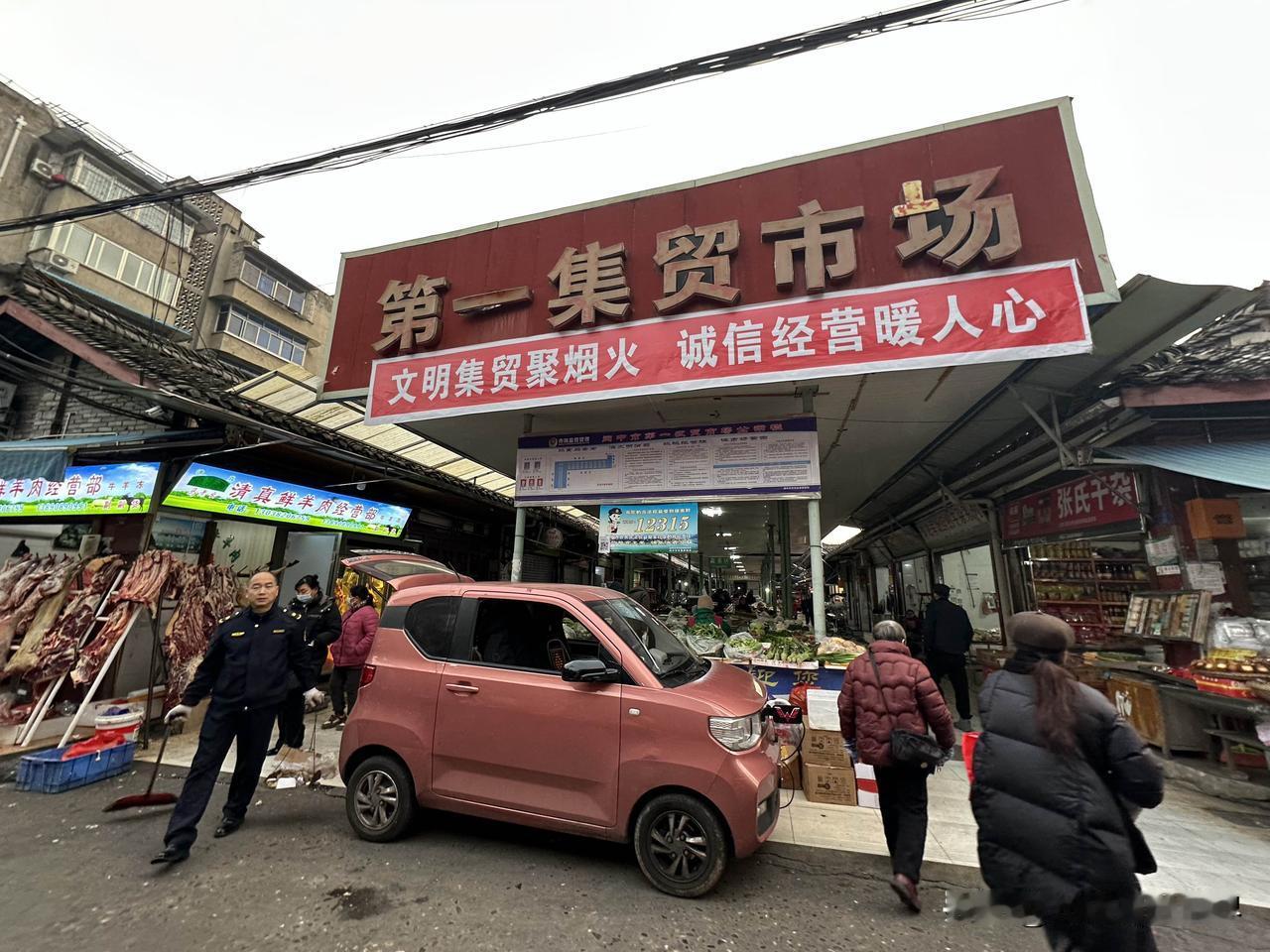 虽然今天是星期一，但是，因为小学生们已经开始放寒假啦！所以，1月26日上午8点半