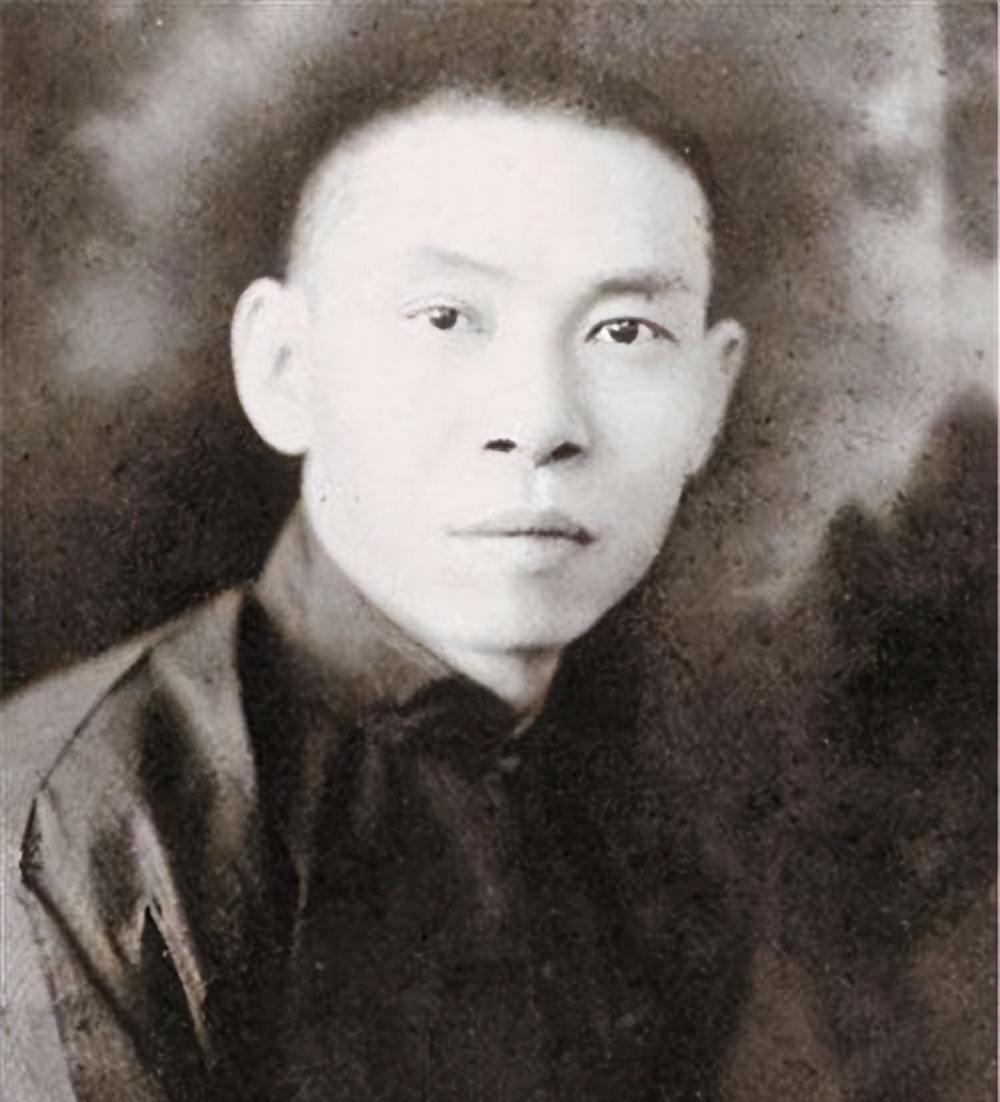 杜月笙替林桂生打牌，赢了2400大洋。为了试探杜月笙，林桂生把其中2000大洋赏