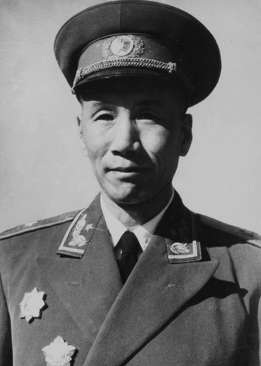1941年，一国军团长投奔新四军重伤垂死，张爱萍下令救活。谁也没料到，8年后长江