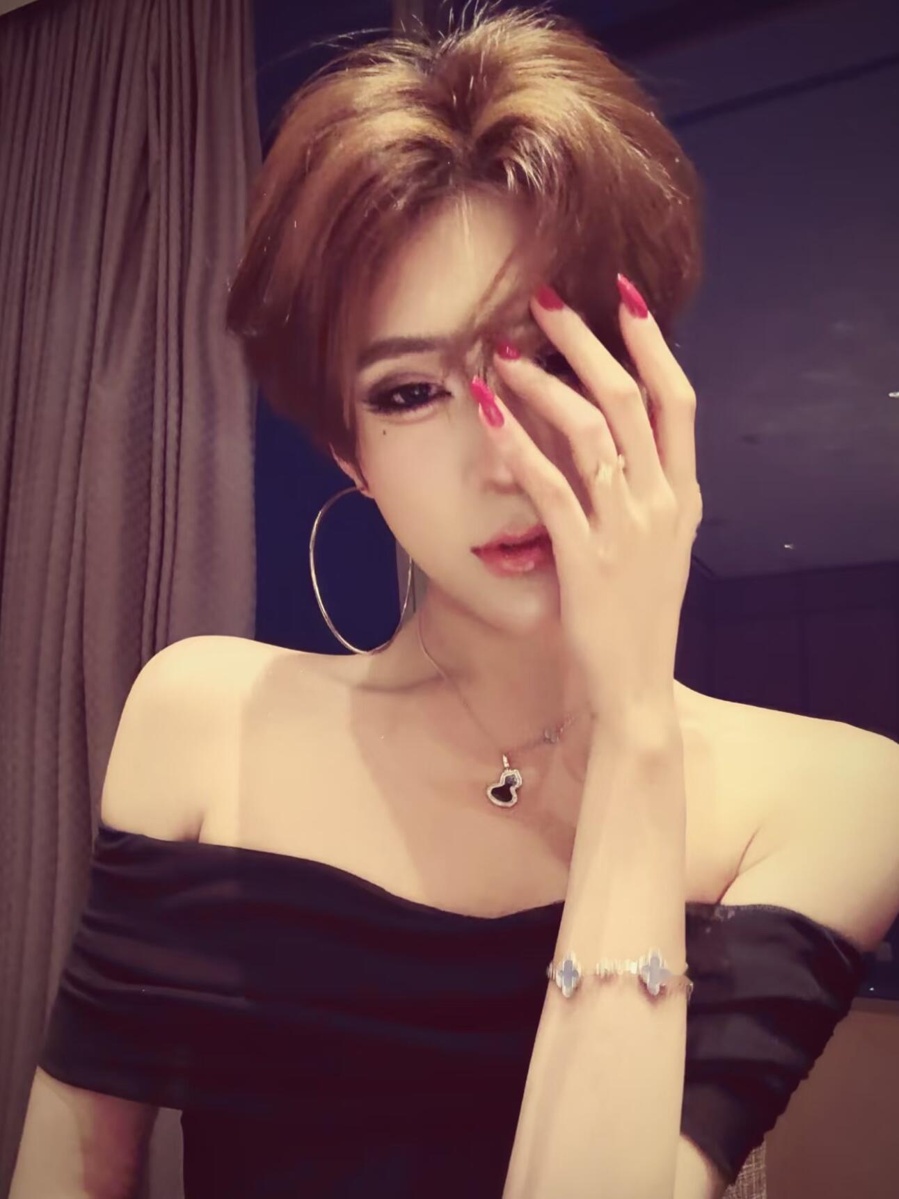 小澈回应穿比基尼说实话有点不懂小澈到现在也没回应以前的传闻是真还是假 