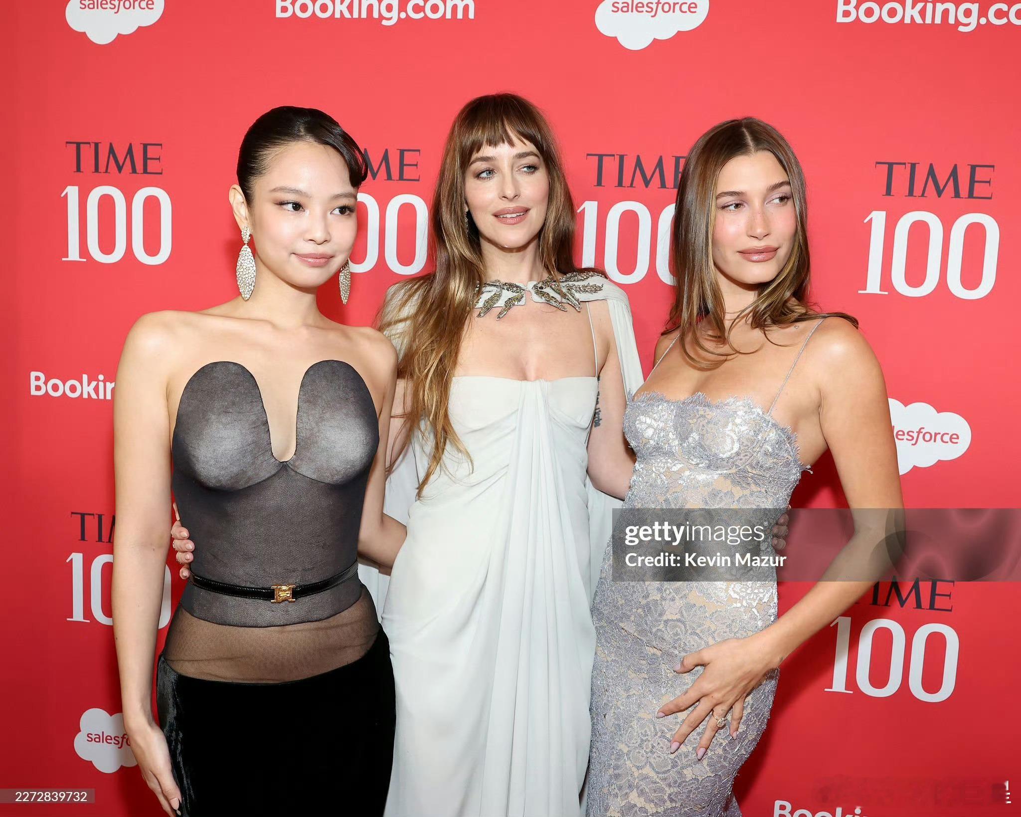 这诡异的拍摄角度Jennie达妹海莉合影Jennie达妹海莉合照