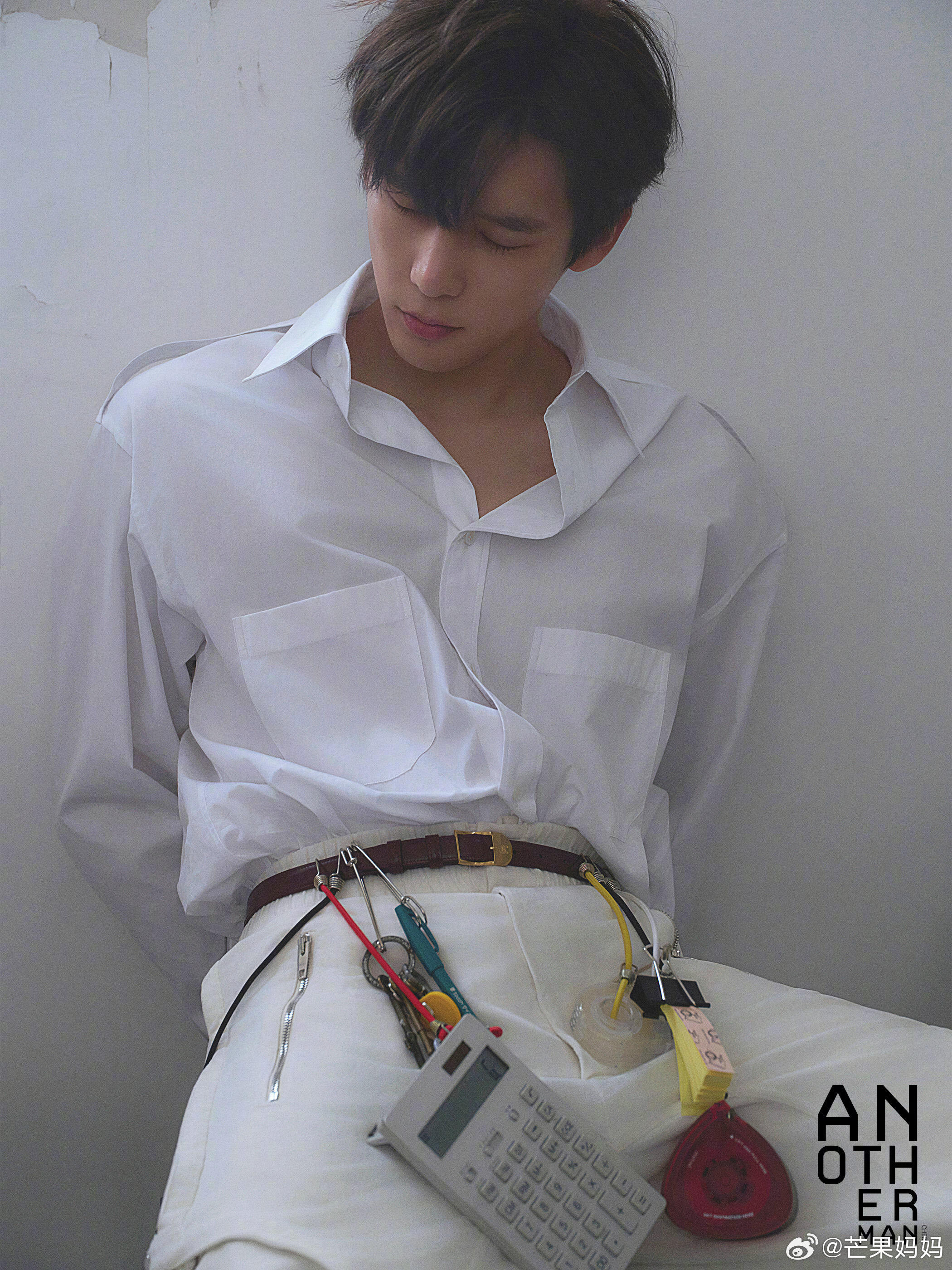 王安宇AnotherMan封面，就这个宽肩窄腰潮男宇爽！ 