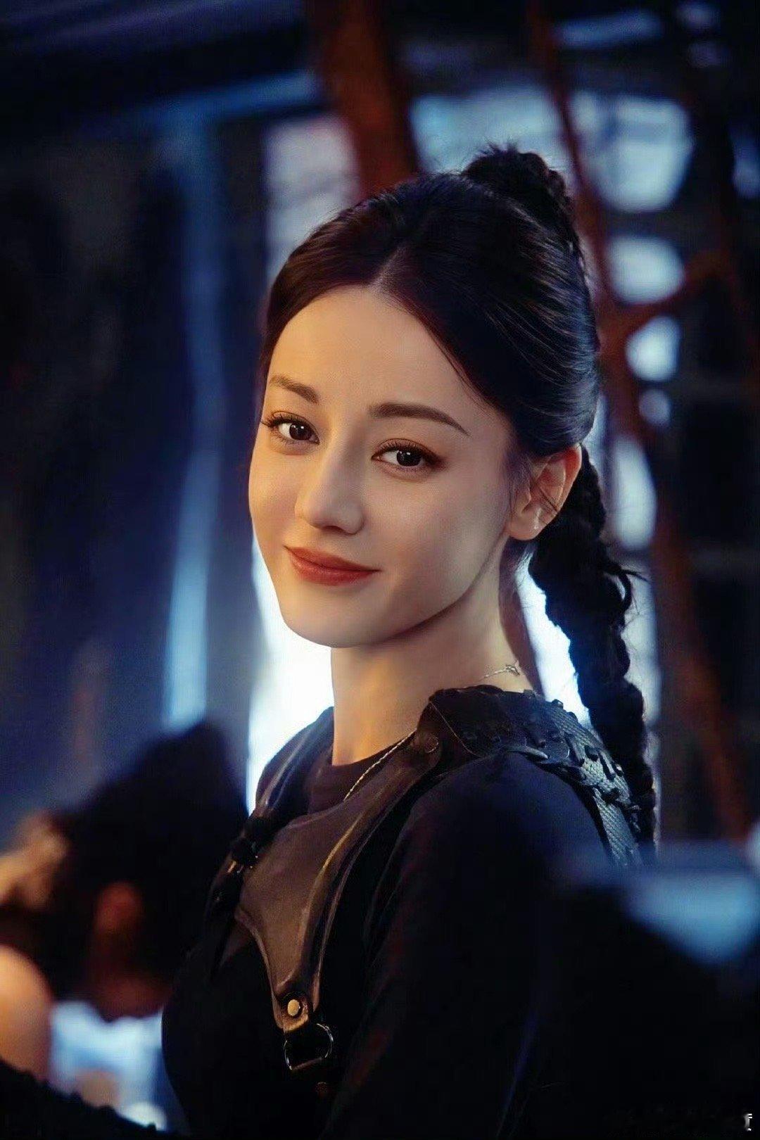 李雪琴 要不人家是迪丽热巴呢雪琴和毛毛一起看枭起青壤，毛毛：“这么躺着拍特别难好