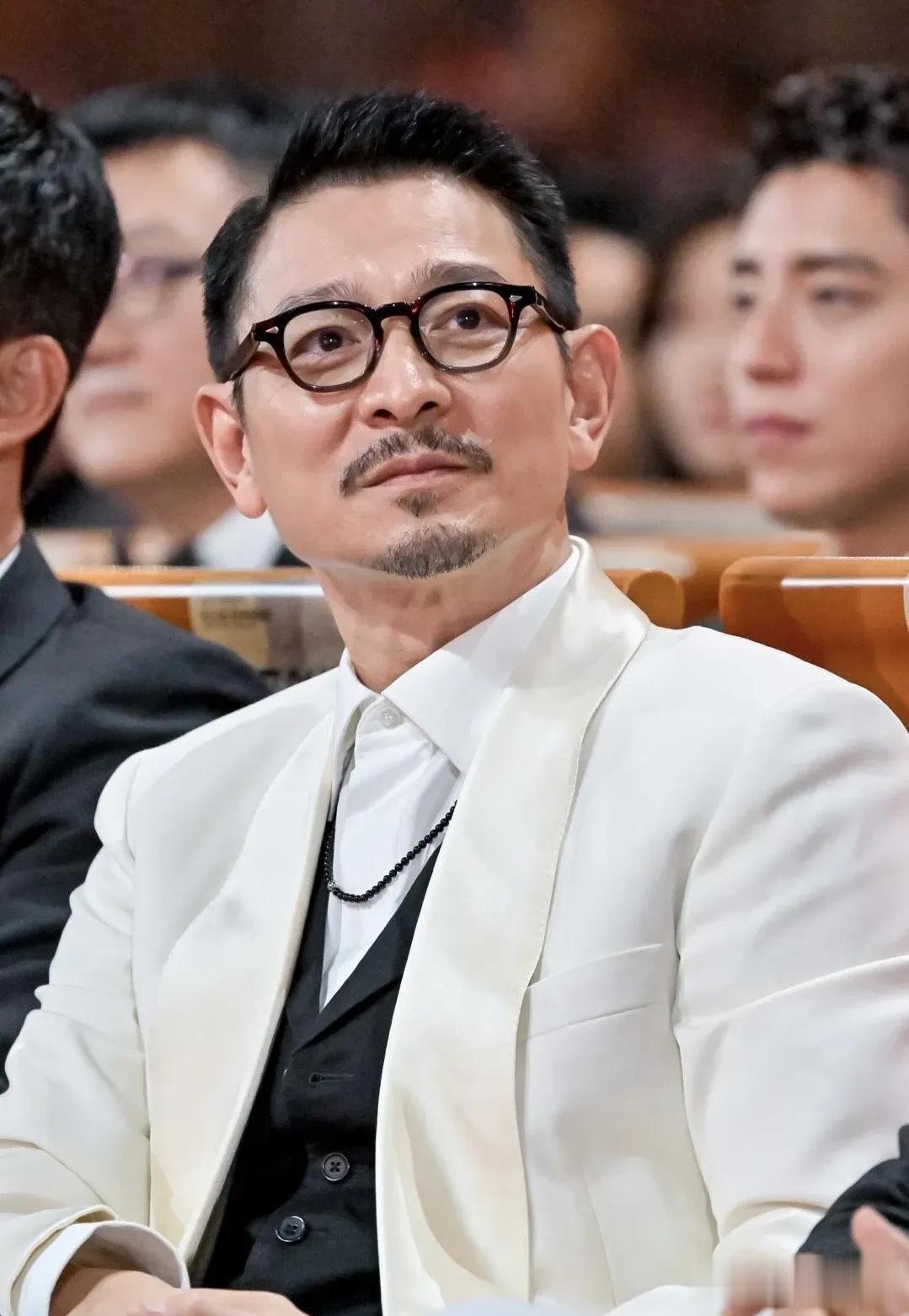 刘德华在《潜行》中饰演的大反派角色，是一个既坏又具有深度的角色，他的表演非常出色