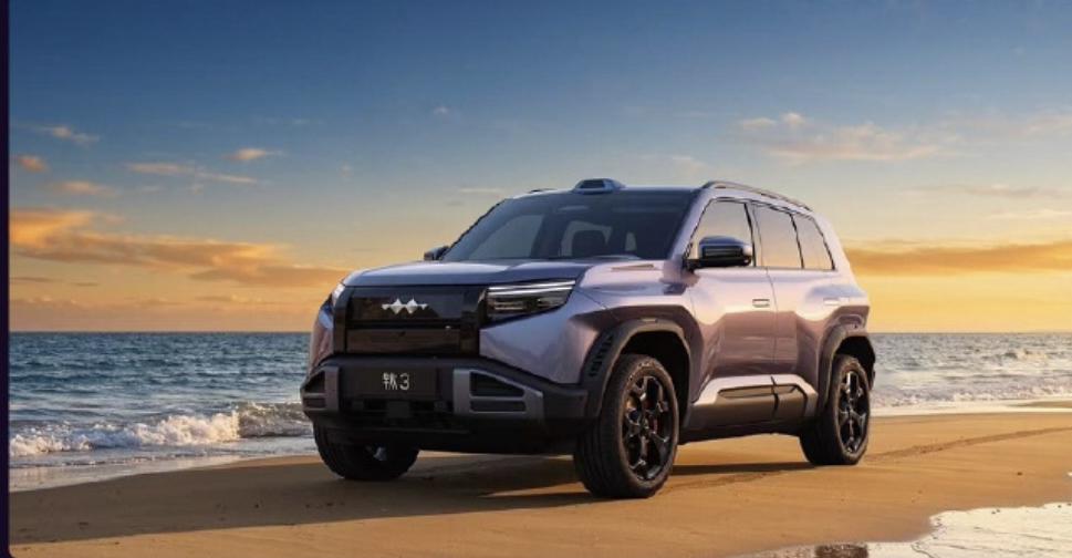 方程豹钛3闪充版正式上市，两款车型定价15.38-16.98万元。
新车三电与补