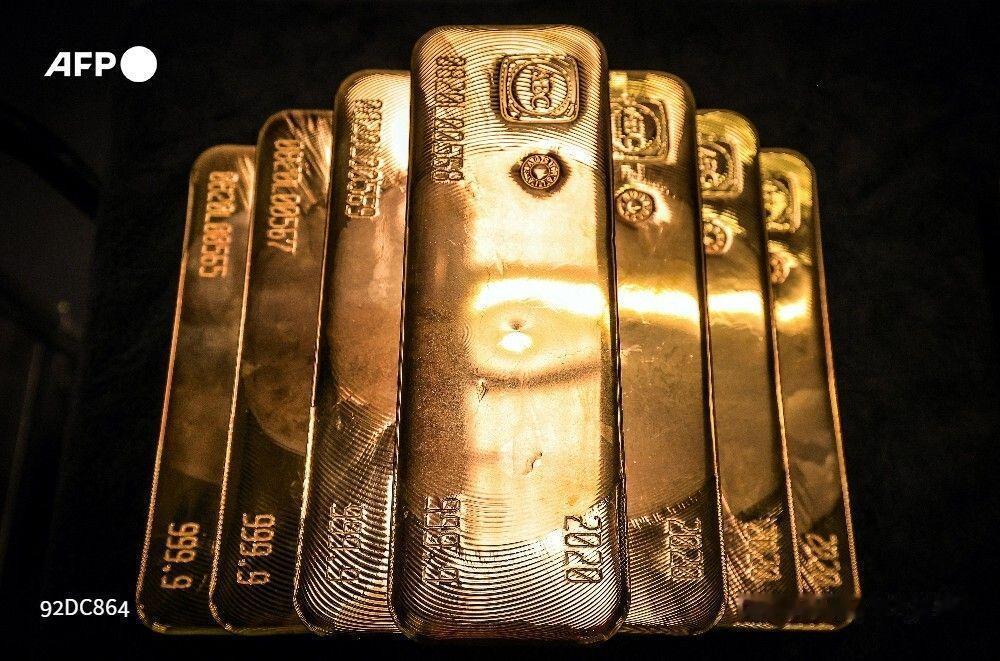 新闻快讯—— 澳门帝濠酒店宣布，已拆除大堂地板上独具特色的真金金砖并售出，凭借黄