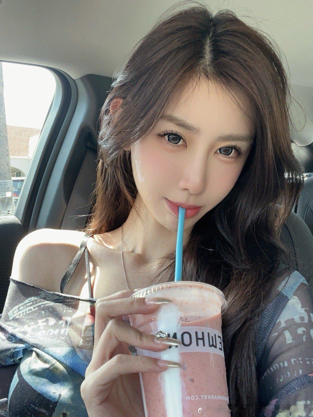 150一杯的比伯老婆同款[汗] 给我一种很适合上海人的感觉 ​​​