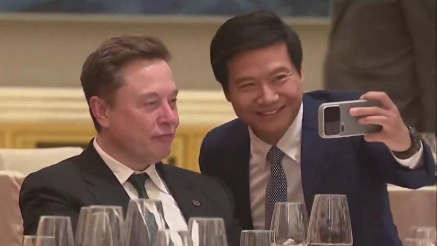 当雷军掏出小米手机跟马斯克自拍时，所有人的目光都被这一幕吸住，但你有没有想过，坐
