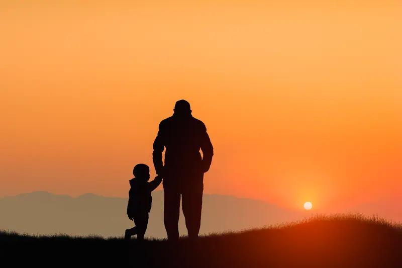 女子为儿子订婚花7000元买假酒这事，真让人无语。赵女士在葛天商贸港徐华百货花7