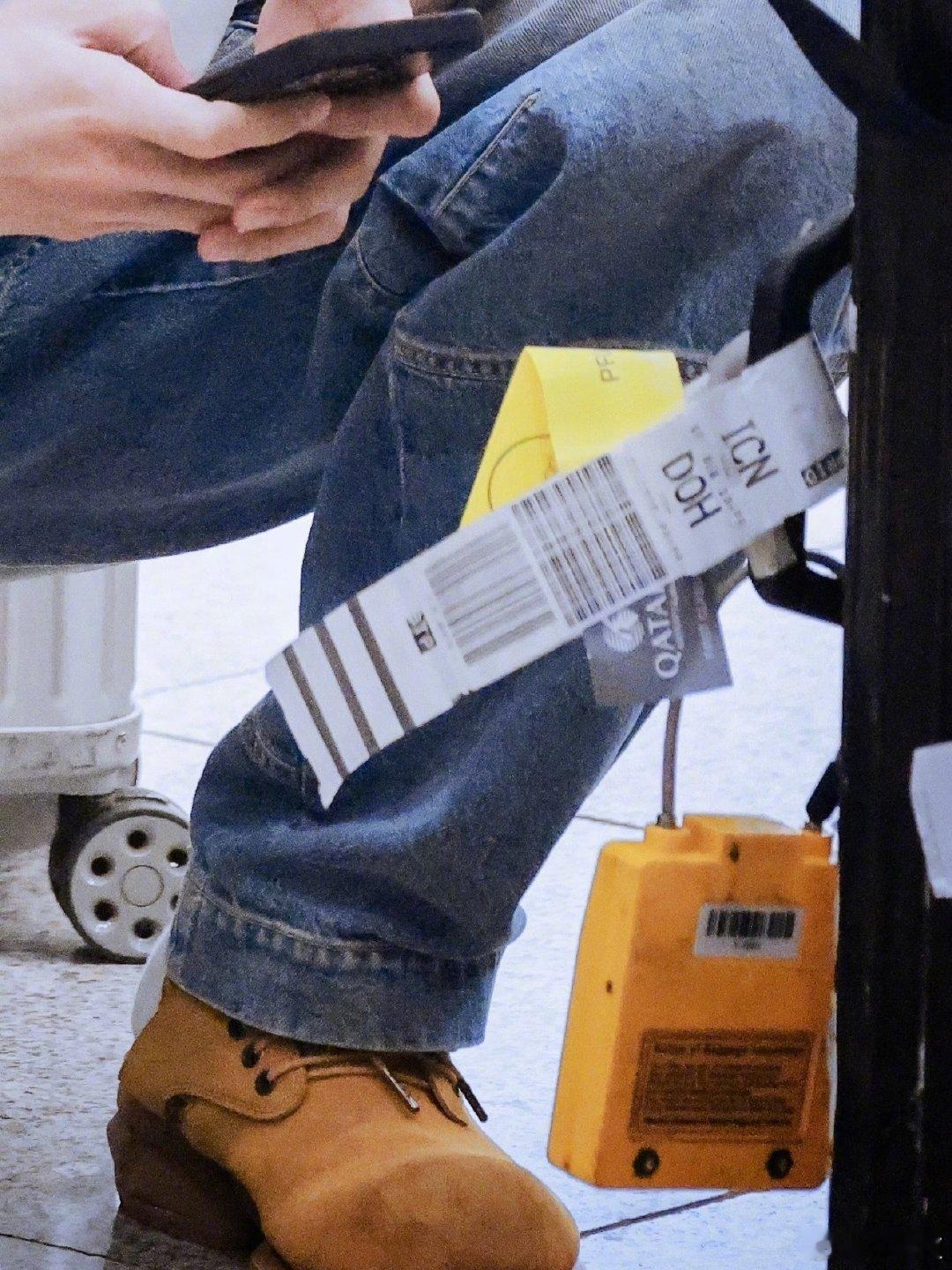 朴志晟行李被上了海关锁朴志晟你从埃及带了什么 朴志晟从埃及返程回国，行李箱被海关