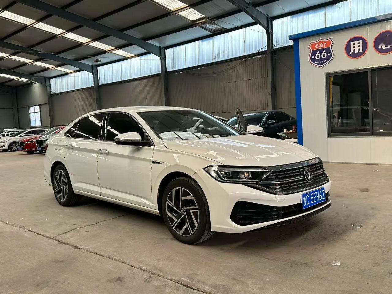 给粉丝朋友淘的一个速腾，交车[玫瑰]
22年8月，23款1.4T超越，4.7万公