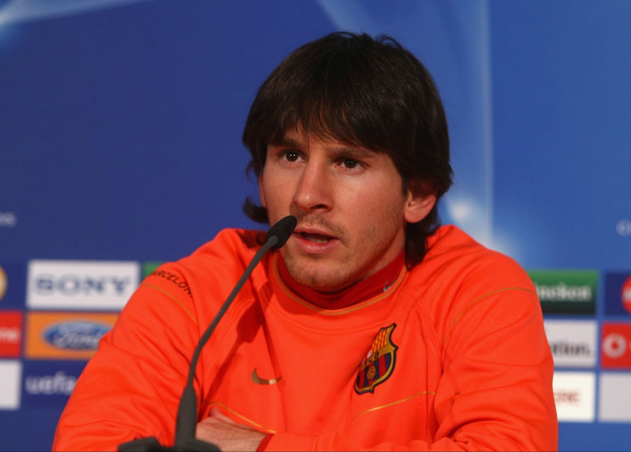 17年前📆在安联球场对阵拜仁慕尼黑——即欧冠四分之一决赛次回合比赛前夕，梅西与