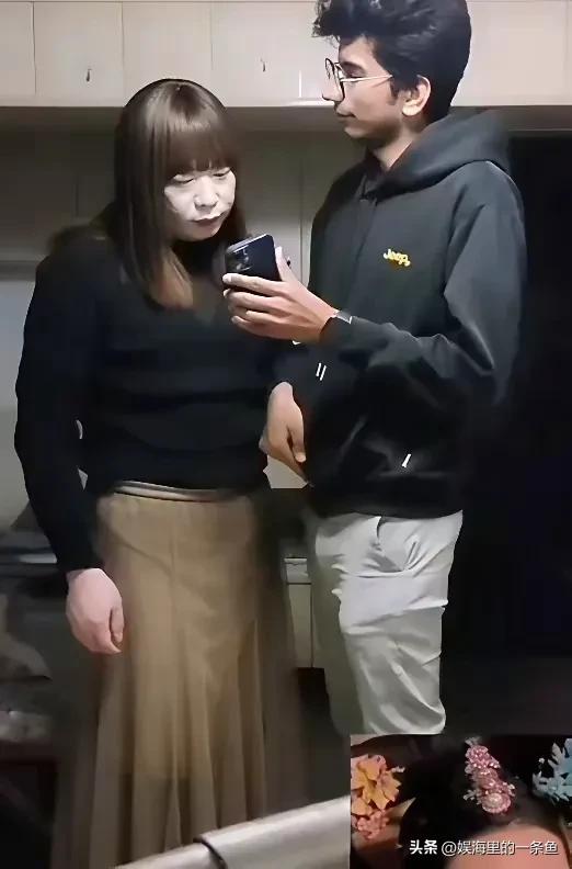 红姐向世人展示了自己超强的无与伦比的“魅力”！

走女人的路让女人无路可走，是他