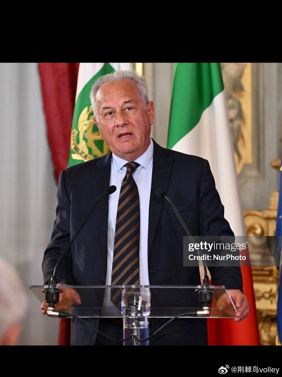 意大利女排主帅贝拉斯科被授予体育与人权奖。📍该奖项于3月24日前夕颁发，这一天