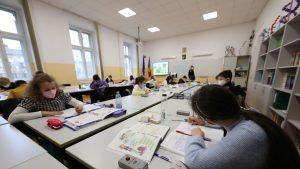 教师如何激发学生的好奇心？Cătălin Ciupală：如果我们用他们的理解说