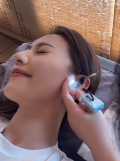 高圆圆听说要采耳眼睛都亮了 高圆圆的vlog每次都有新惊喜！这次听到采耳眼睛亮起