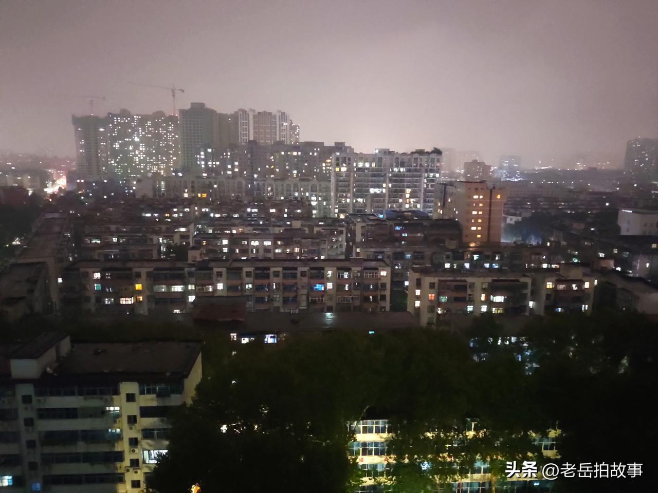 窗外风景随手拍:万家灯火！