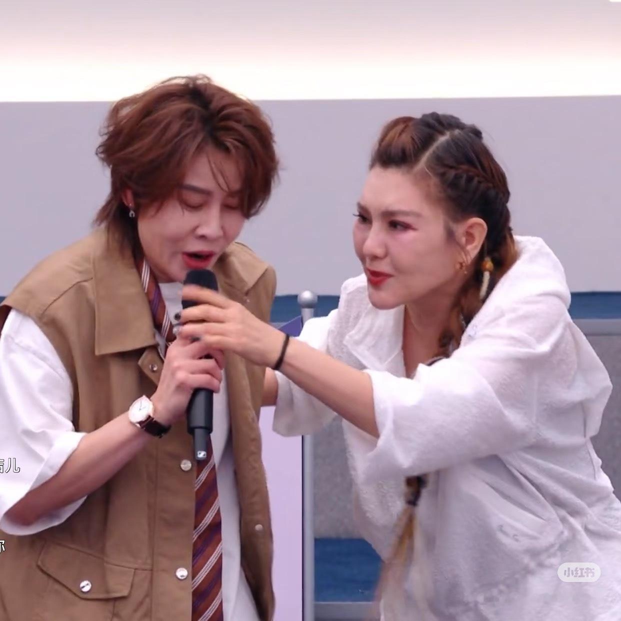 乌兰图雅和王濛 森林冰火人森林冰火人勇闯浪姐🈶第一个想到她俩是森林冰火人塑完全