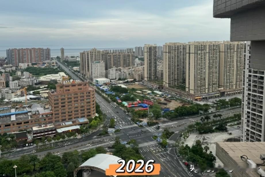 广东湛江吴川，在过去很多年的时间里，当地的人们更习惯于购买宅基地，建私家楼房生活