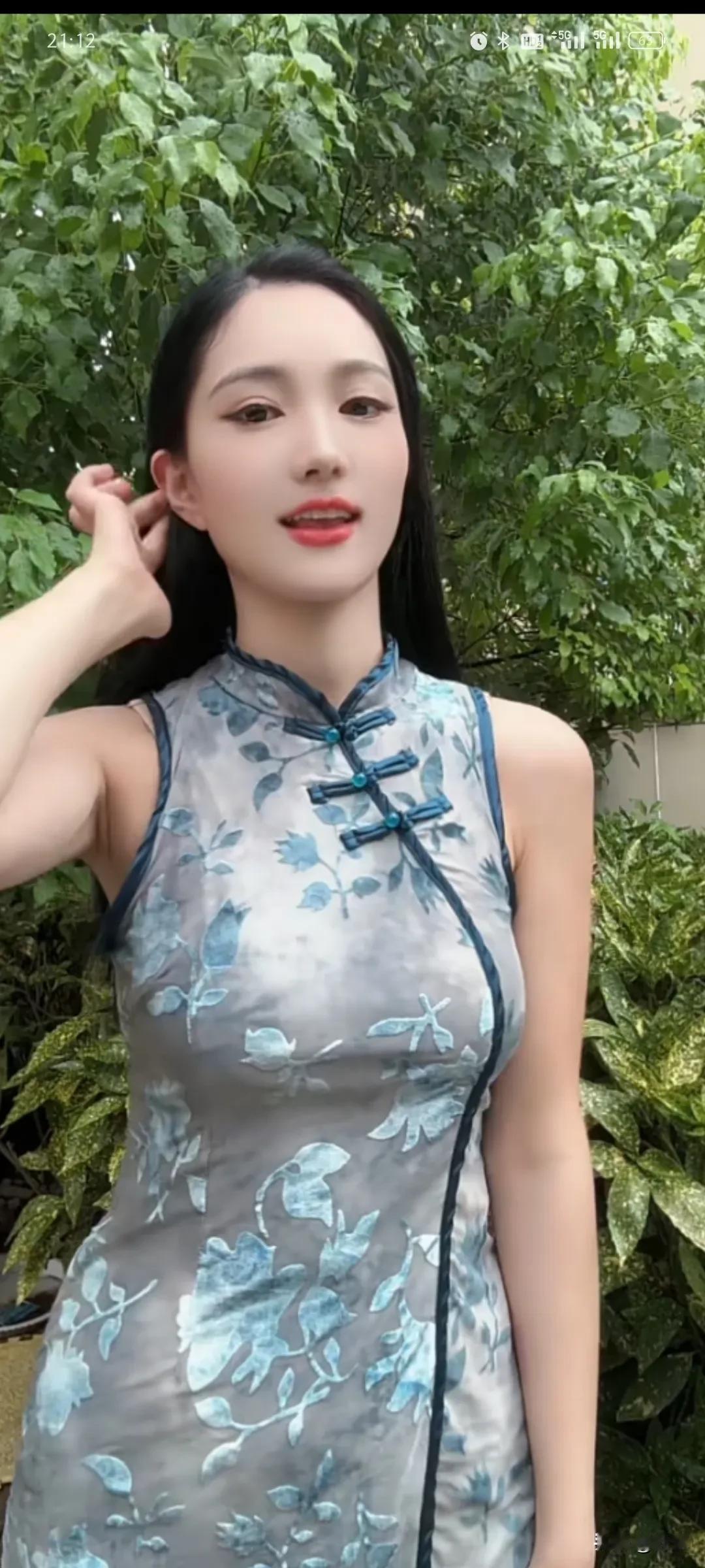 清新淡雅的蓝灰色旗袍，展现东方古典美！🌸👗