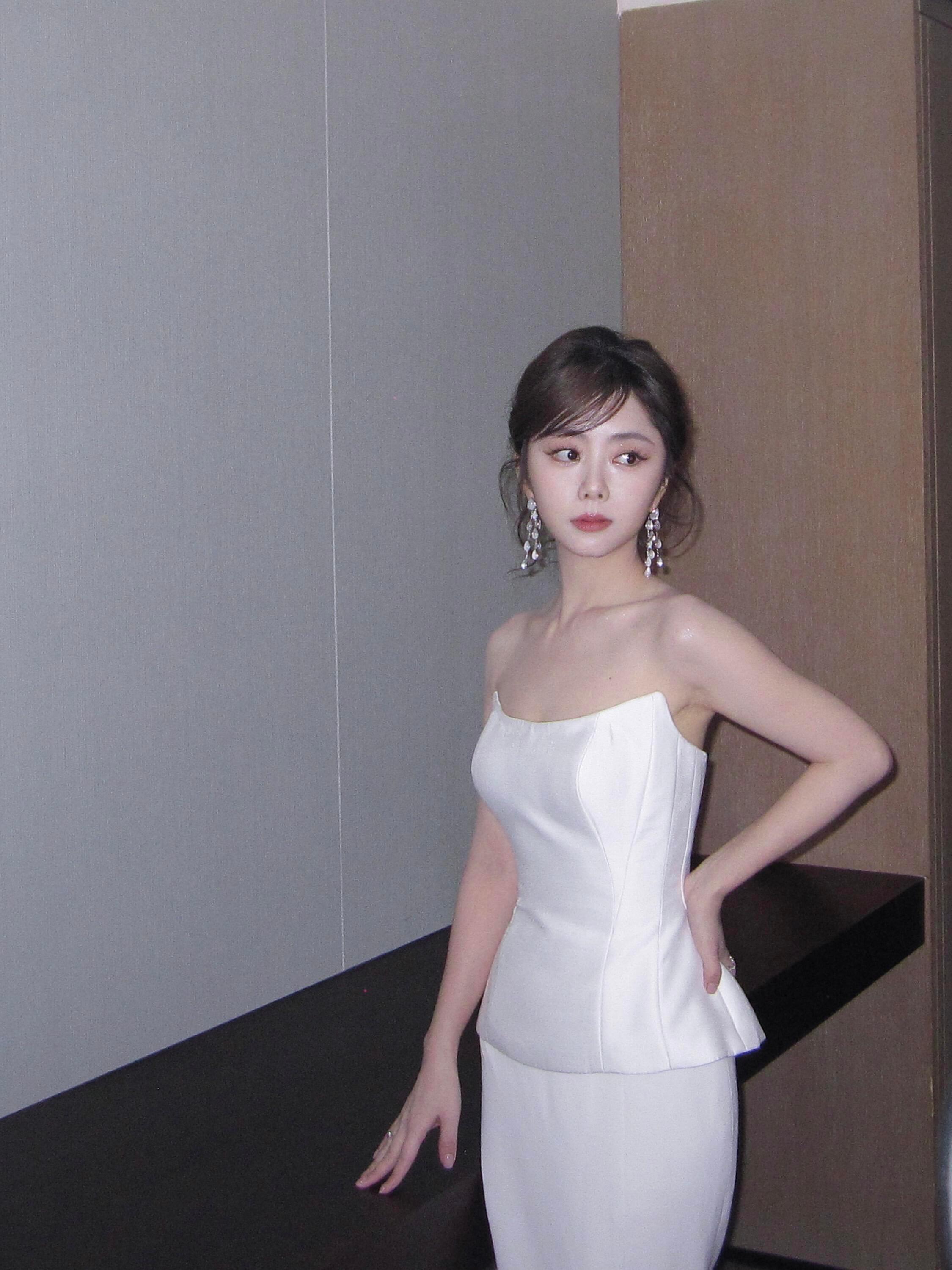 谭松韵 2026.01.26 工作室📕新买的ccd里有谭松韵照片|||啊啊啊啊