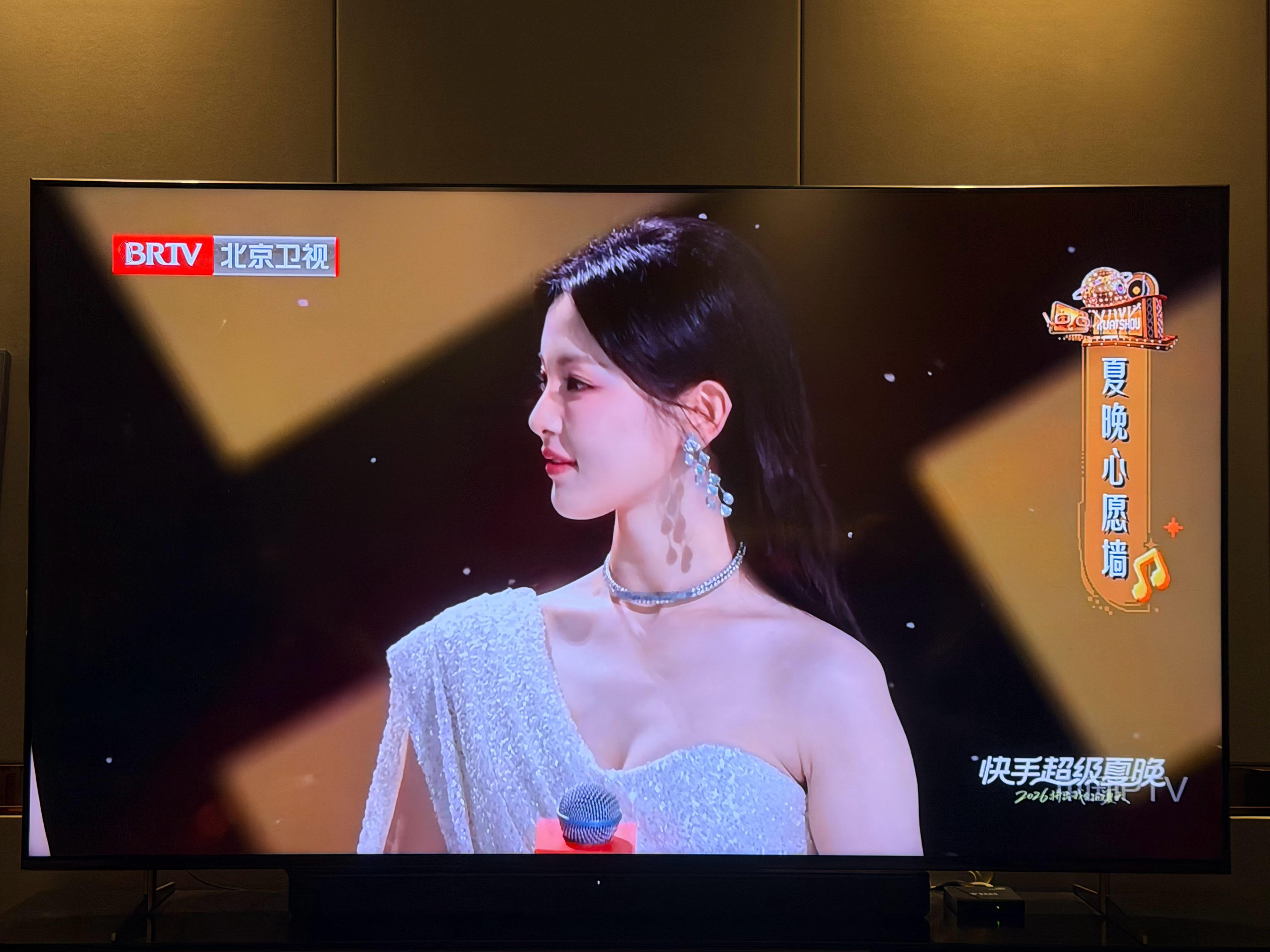 哈哈超越好可爱，萌萌越[哇]好会捧场杨超越新身份 🎤杨超越用嘴接信那一下 ​​