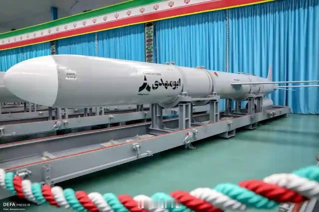 伊朗首次在模拟攻击海军目标的行动中使用了其“阿布·马赫迪”型地对海导弹。 