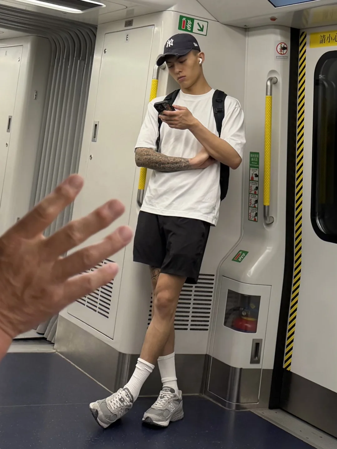 花臂小哥真的好养眼啊～这腿腿🦵爱了