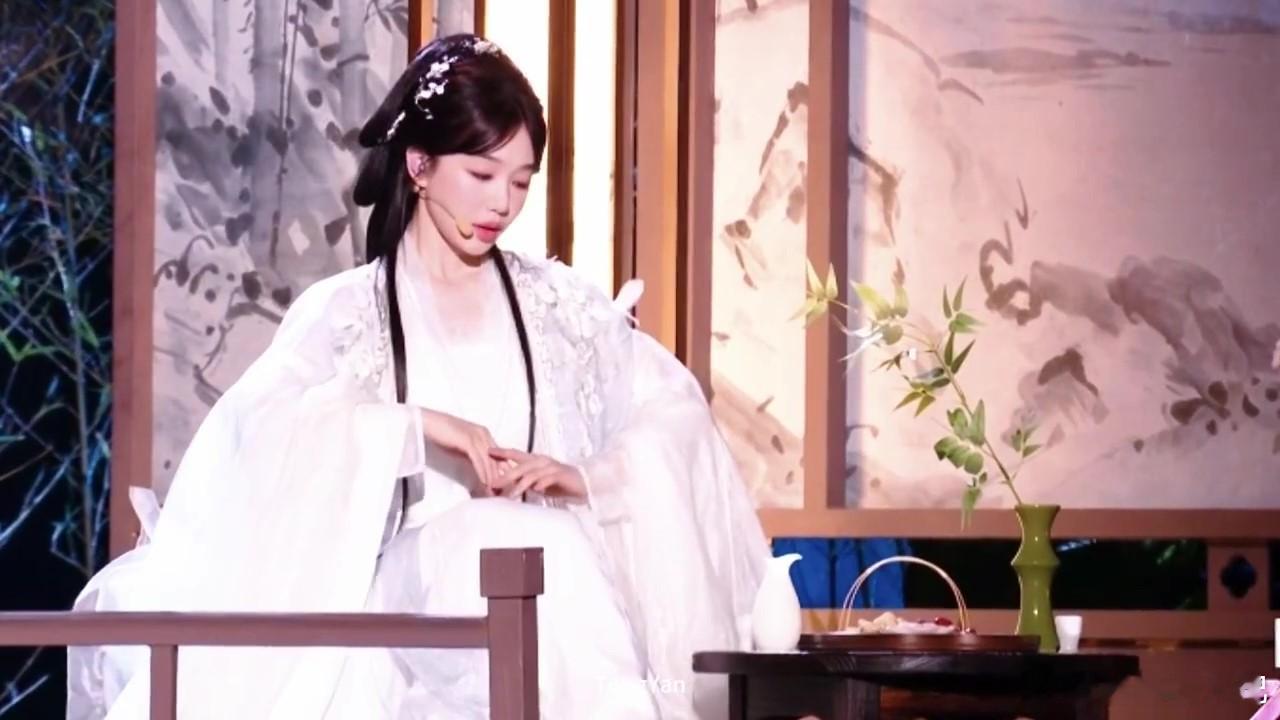 陶昕然徐梦洁双人舞 浪姐二公舞台上的陶昕然和徐梦洁就是古风舞蹈界的神！她们的双人