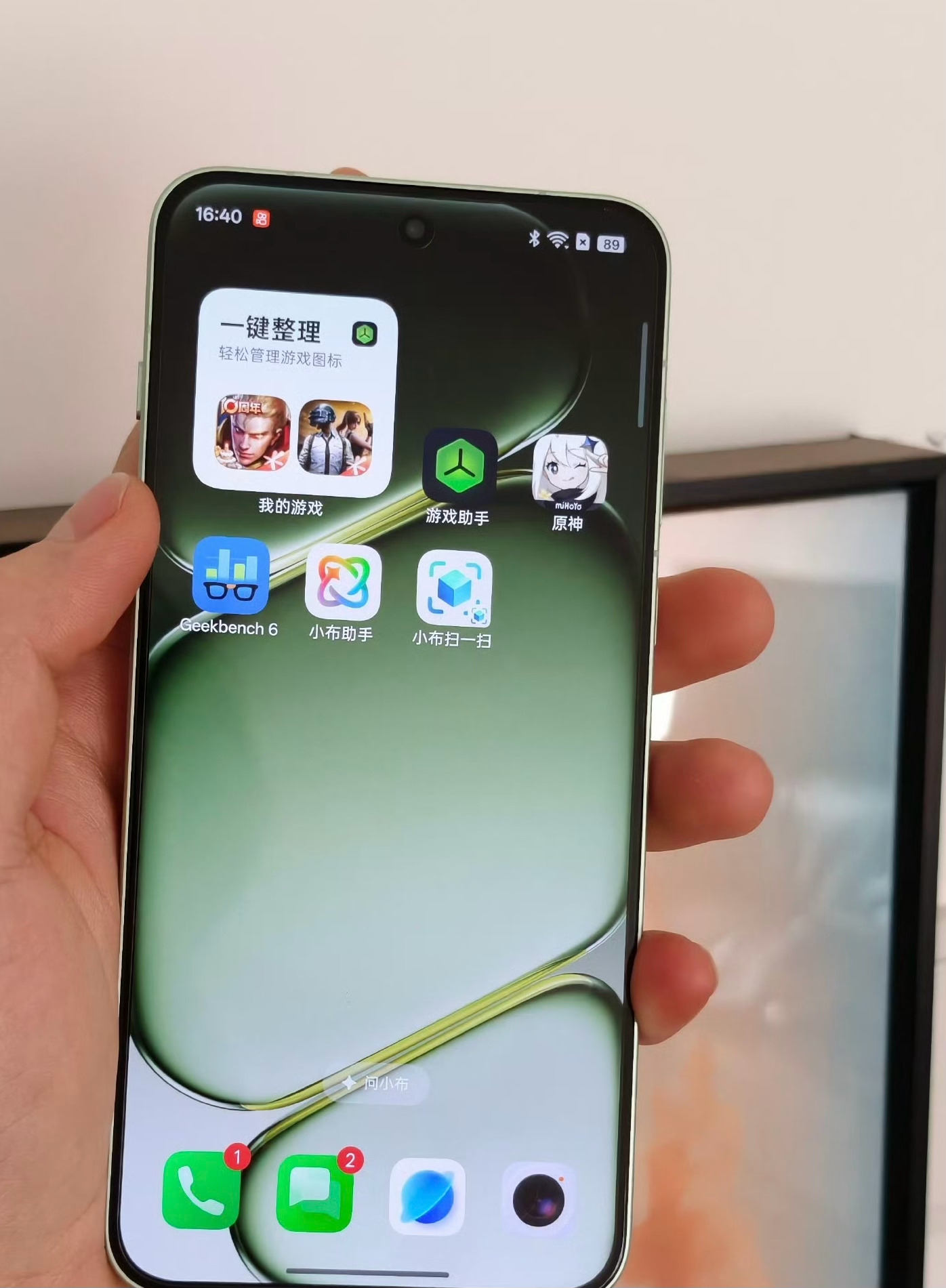 一加的设计一直自成一派，哪怕是中端机，质感也在线 