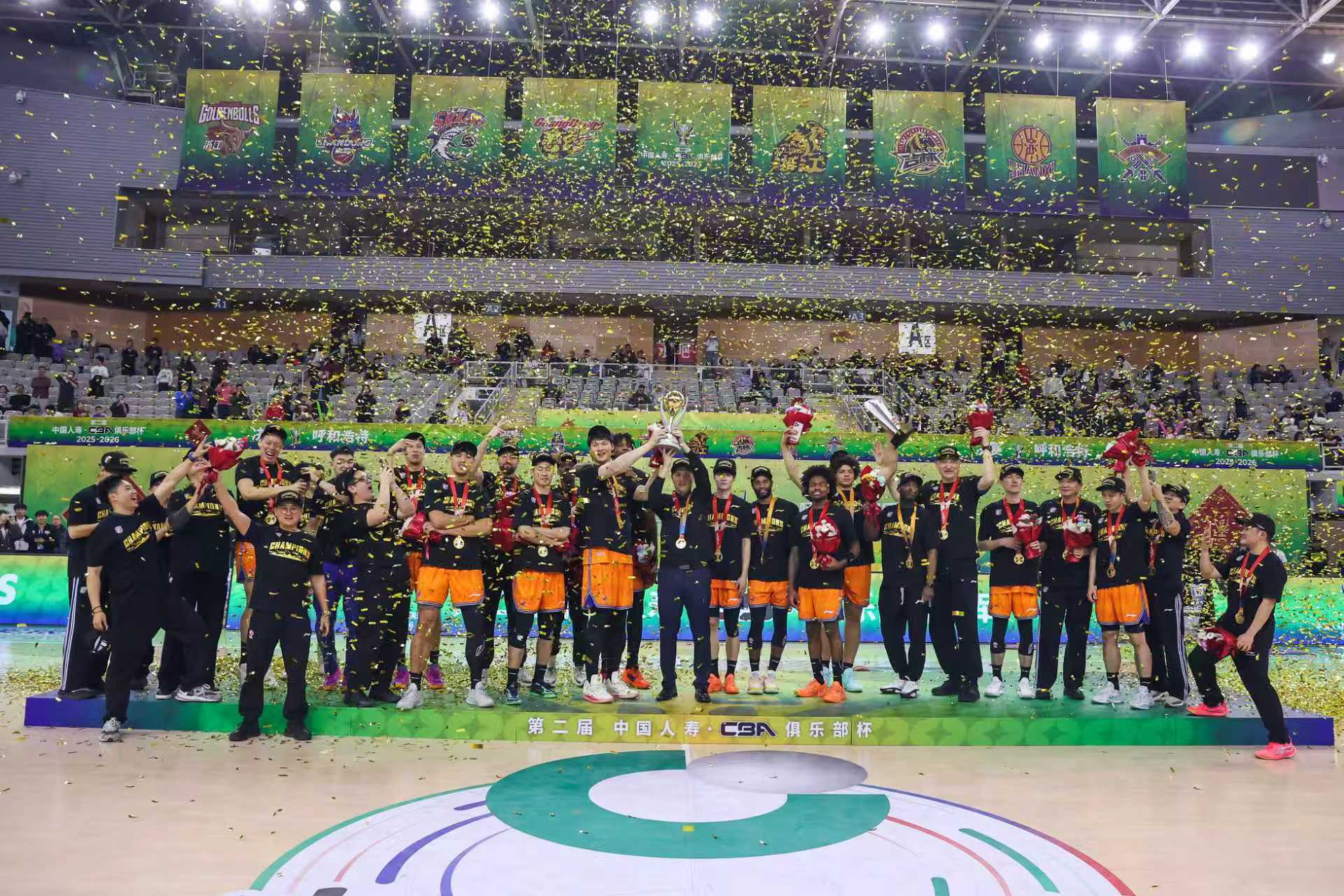 今晚对阵北京北控赛前，俱乐部会进行一个“重温荣耀之夜“的环节，球队会在场地中央重