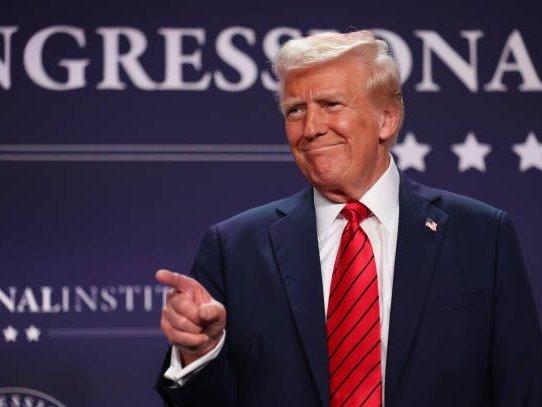 特朗普说话又不着调了，4月17日他在接受采访时说，我们和伊朗关系非常好。早年访问