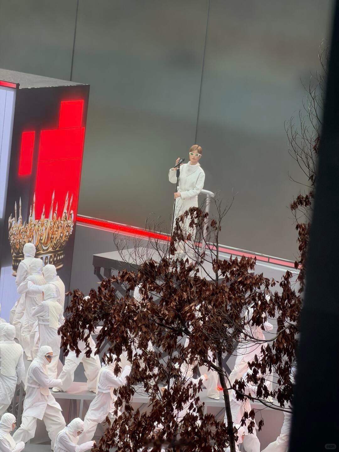 苹果50周年活动，成都是第二站，还以为是晚上开，没想到是下午嘉宾有李宇春库克出席