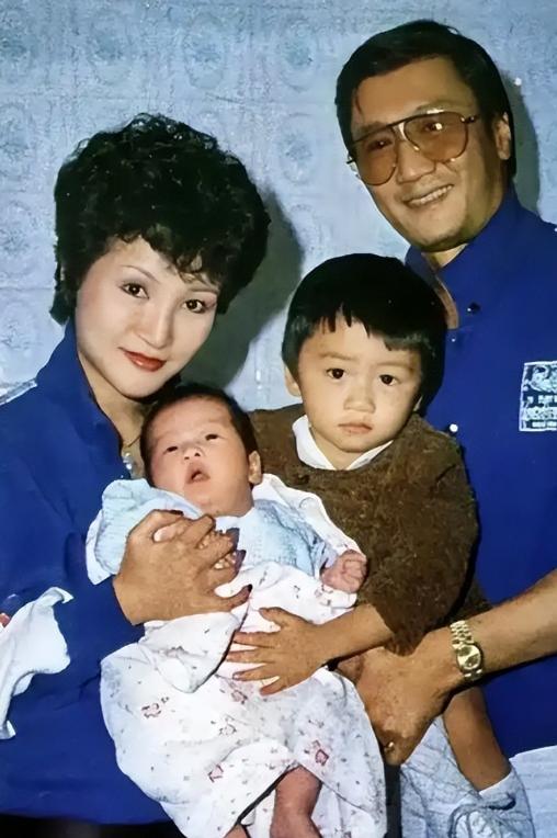 很多人总把人生幸福绑定在高光与盛大际遇里，觉得轰轰烈烈的相遇才算不枉此生，可狄波
