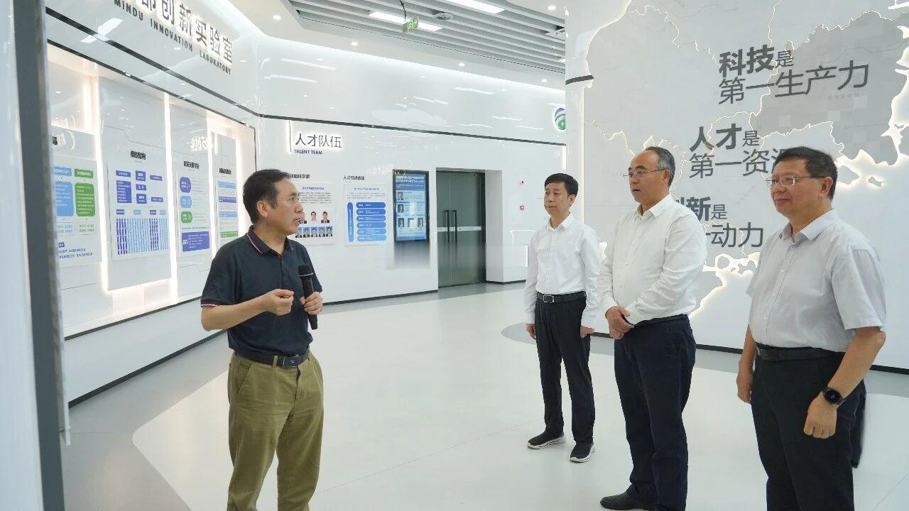 厦门大学校长胡文平莅临福州高新区调研 