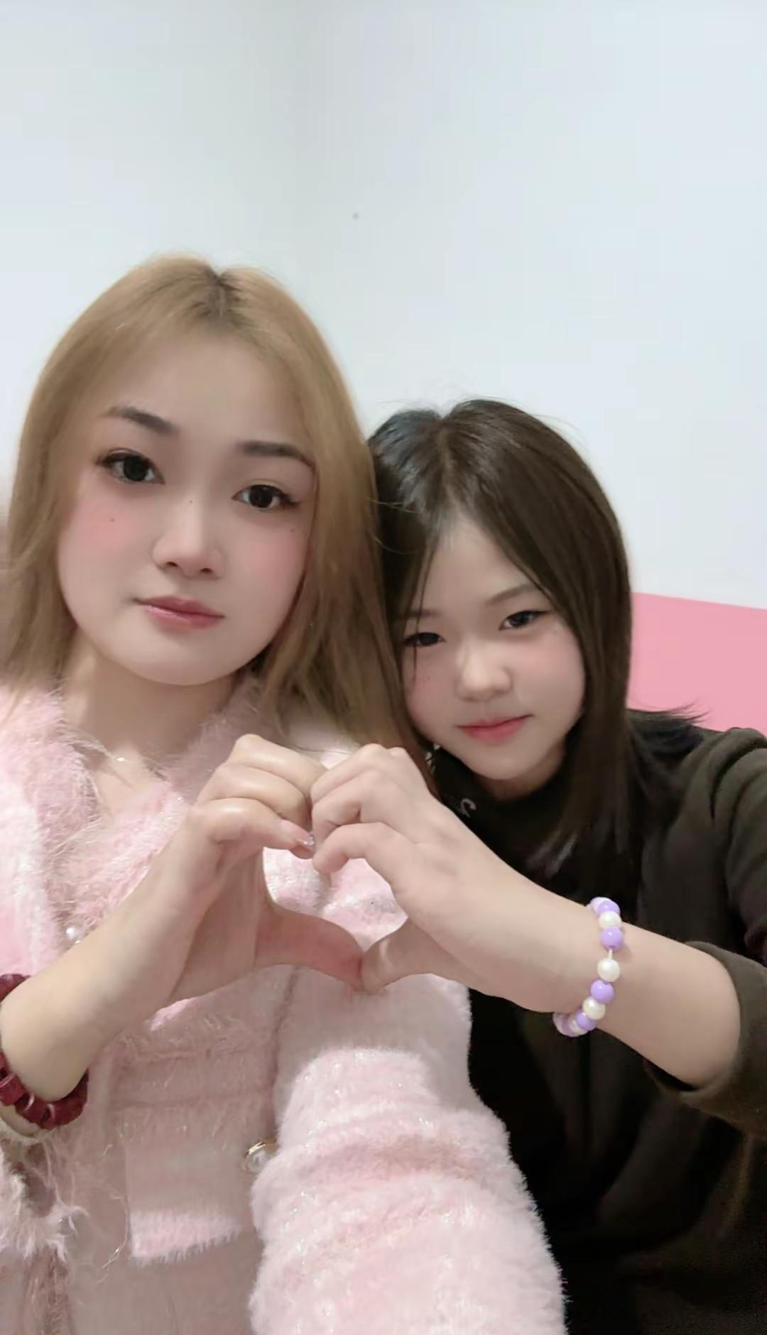 活泼的 沉默的 感性的 理性的 都是我。                    