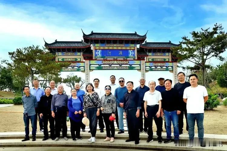   10月15日下午，商城县老科技工作者协会组织部分理事前往灌河文化园、轻工业园