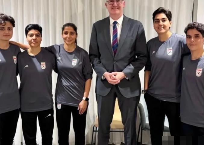 以后坚决不关注伊朗女足的比赛了！
不是踢得不好，
好，
而是她们实在让人揪心。