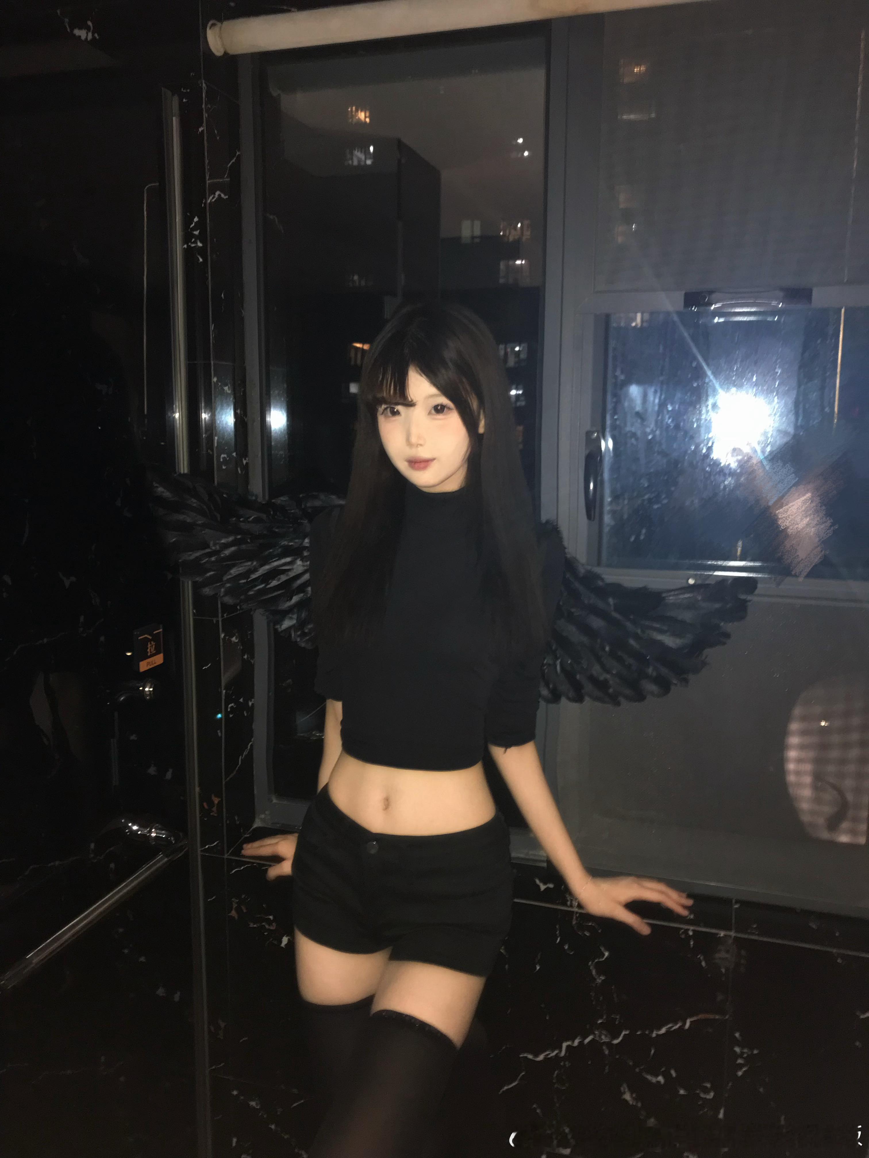 坏事做尽还想让人垂怜 我就是这样的人呀 