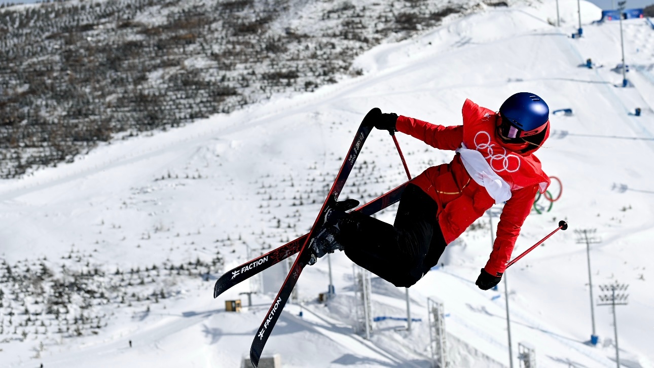 米兰冬奥除夕赛程 除夕这天，冬奥赛场和春晚舞台都热闹非凡，选择困难症犯了？别急，