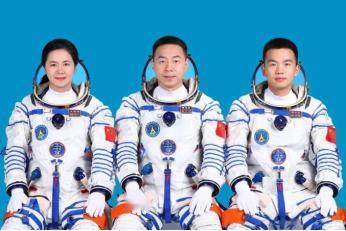 2024年10月30日这一天，神舟十九号载人飞船在酒泉卫星发射中心成功发射升空，