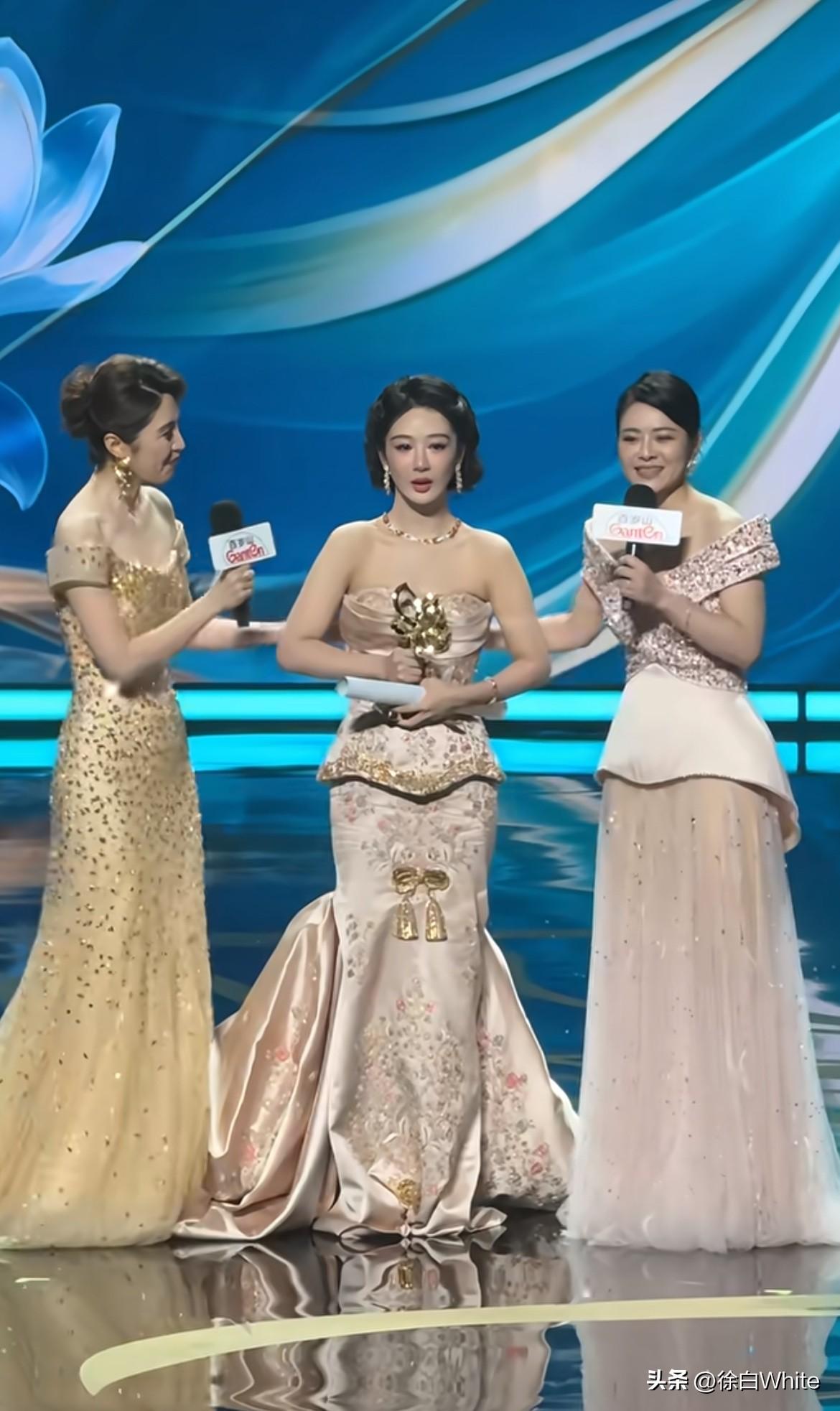 6月26日，杨紫站在白玉兰最佳女主角领奖台上，一边流眼泪一边给自己辟谣
听杨紫带