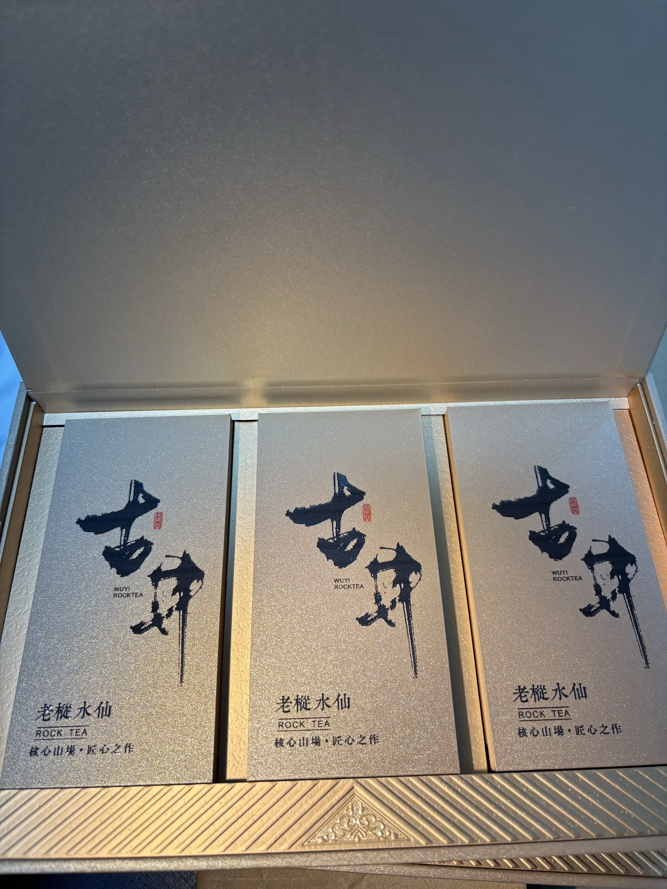 请相信坚持的力量 。坚持热爱❤️ 总有一天 你会被看见。