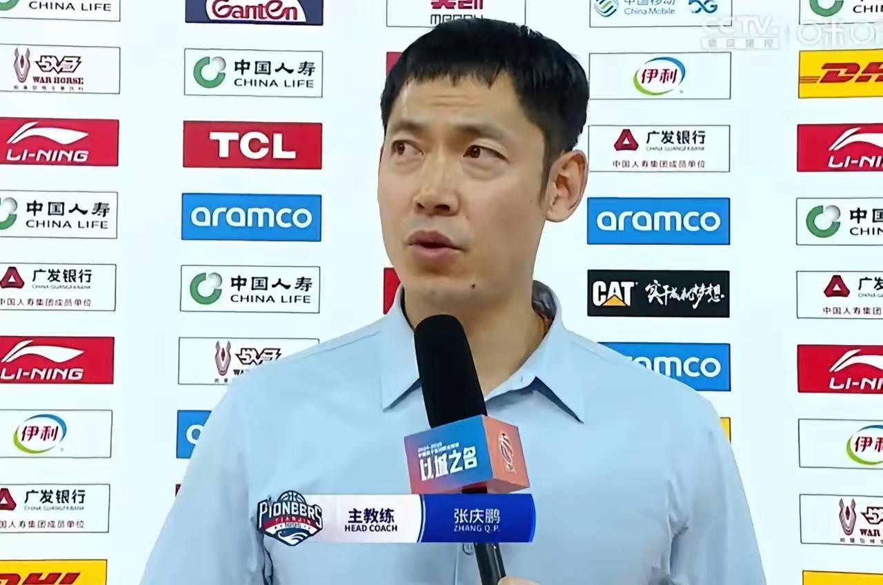 张庆鹏江湖地位真高！
​据北京体育媒体报道消息了解到，北控男篮主教练张庆鹏已经正