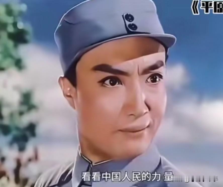 银幕上是拳拳爱国之心，可身体却诚实的躺在美国。
躺在美国就算了，还要唱我爱我的祖