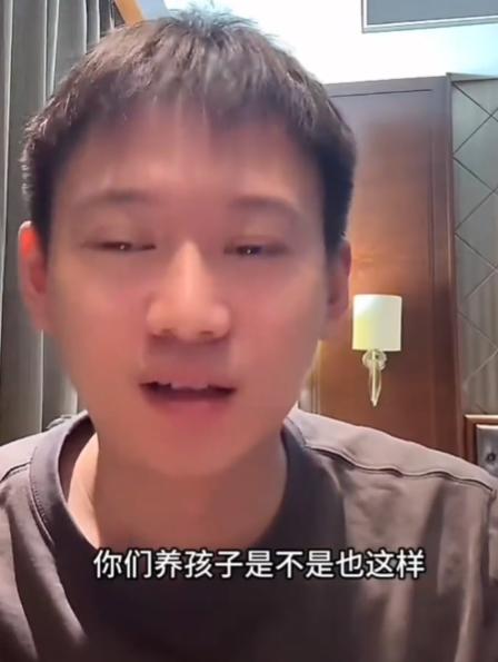 终于明白，王励勤为何不允许国乒主力恋爱了？看完周雨的哭诉就明白了。

周雨在网上