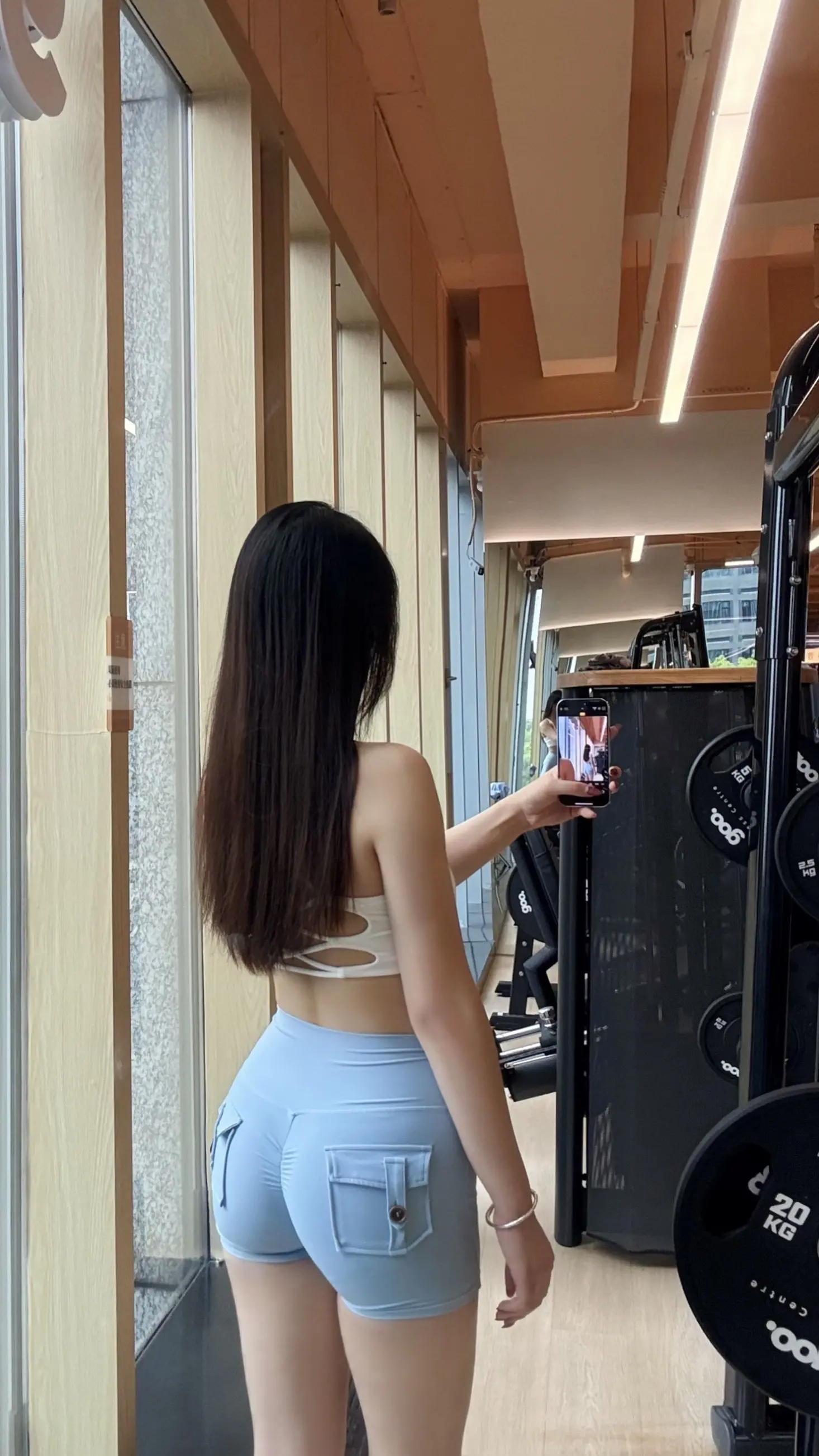 什么都是假的 只有练完臀后的腿抖才是真的。